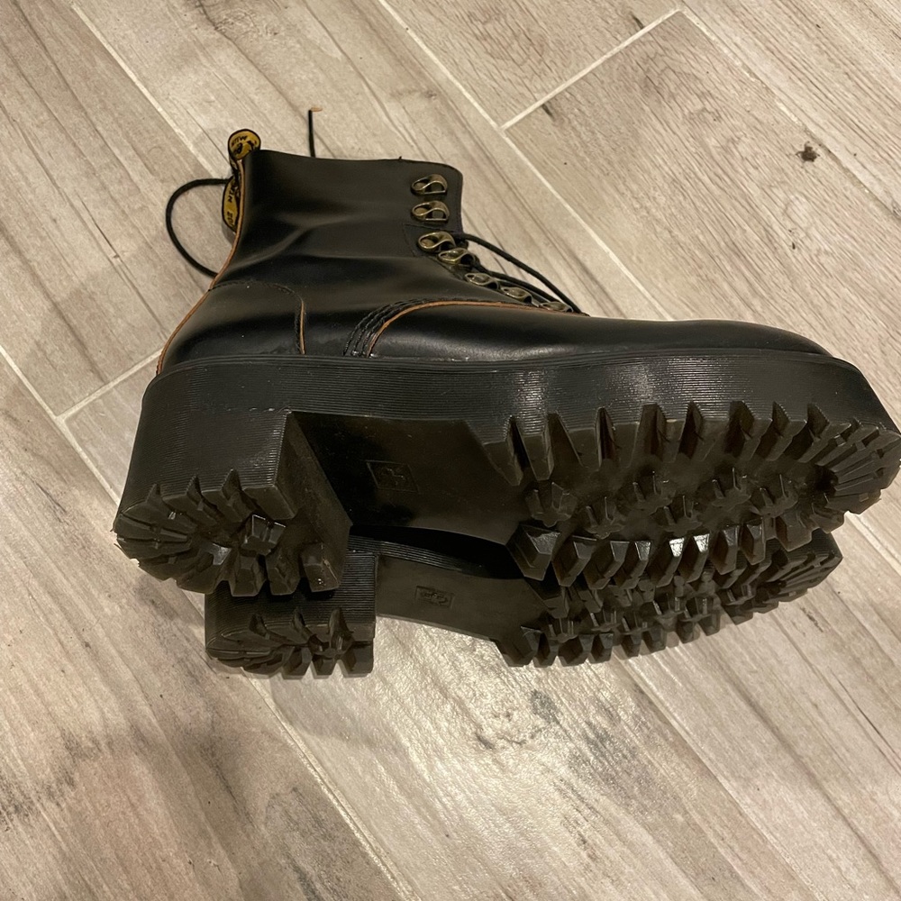 Dr. Marten Leona lace up boots US 10 / EU 42 - Picture 4 of 8